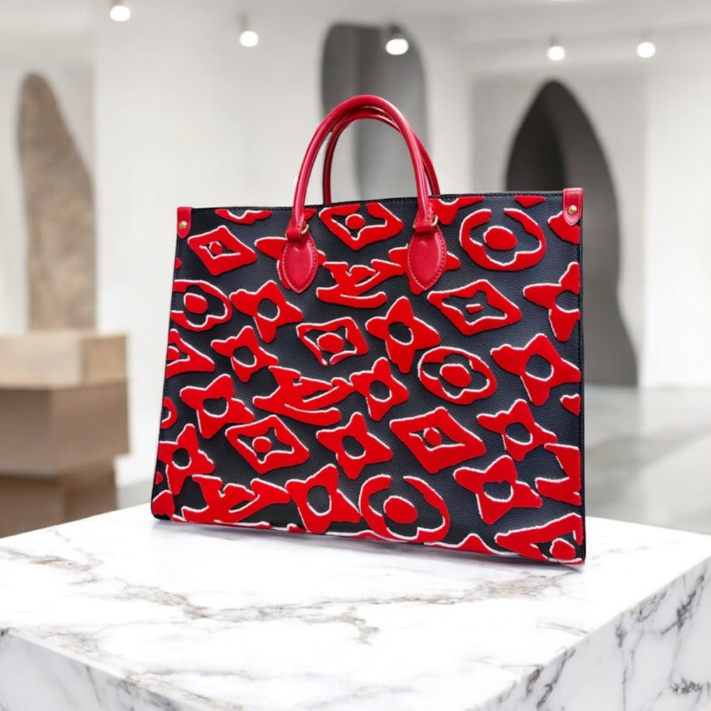 Louis Vuitton × URS
Fisher ONTHEGO GM tufted monogram black and red